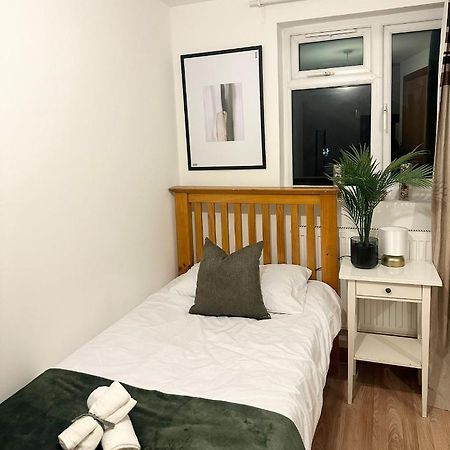 Relaxing Room In Spacious House London Ngoại thất bức ảnh