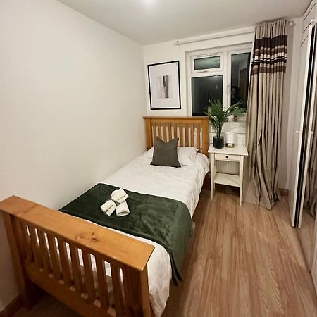 Relaxing Room In Spacious House London Ngoại thất bức ảnh