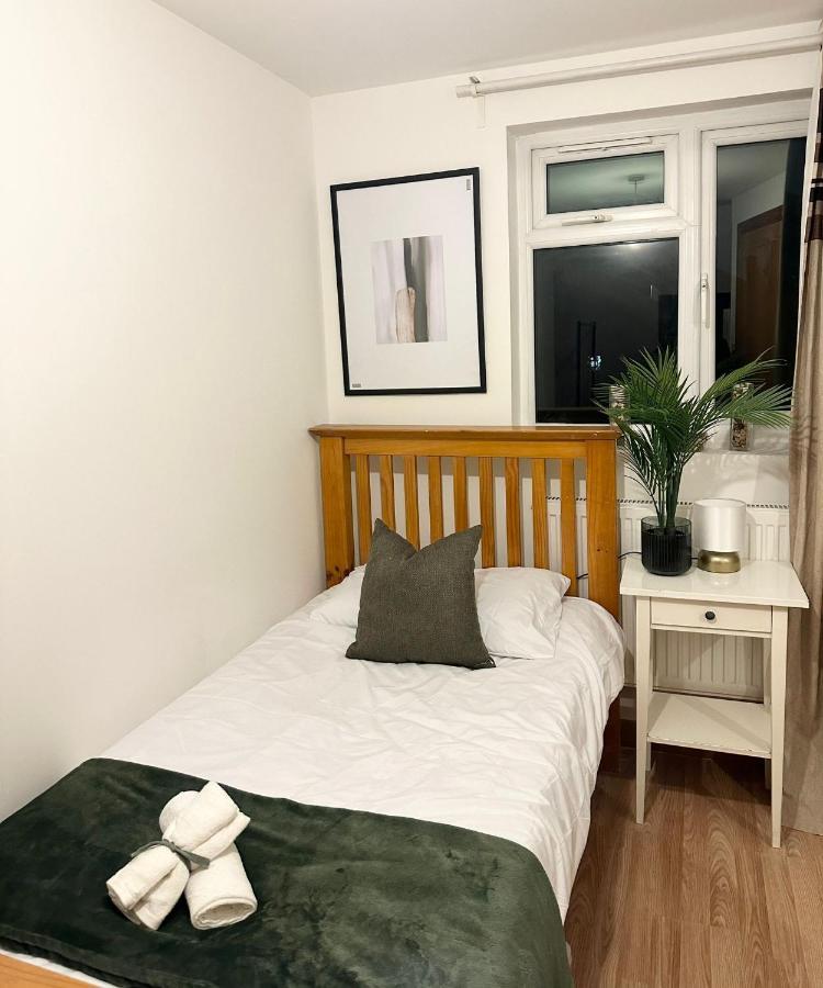 Relaxing Room In Spacious House London Ngoại thất bức ảnh